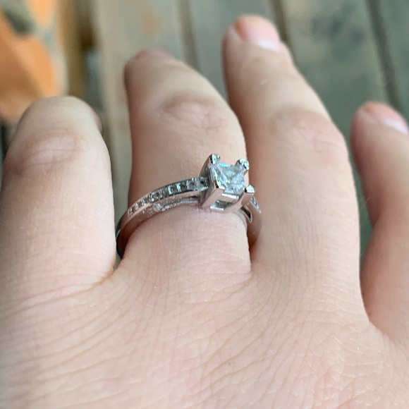STERLING SILVER PRINCESS CUT ENGAGEMENT RING - Picture 7 of 9